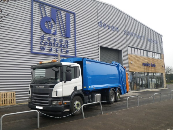 2009 Scania, Phoenix 2, c/w Beta Trade Bin Lift