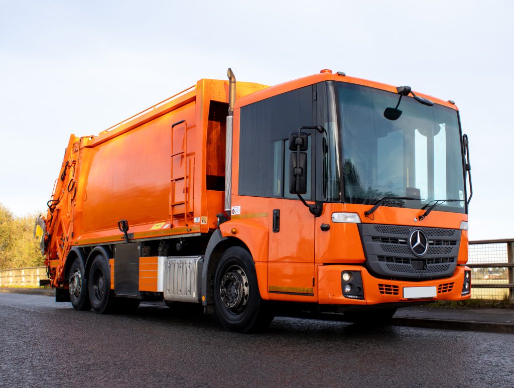 Front offside of a Mercedes Econic 2630L fitted with a MOL Pusher 4000 body and CB011 REL