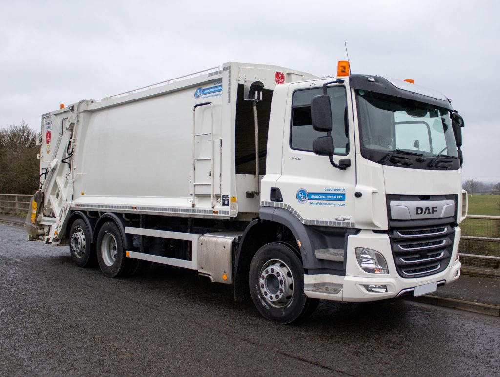 Front offside of a DAF CF 340 with a MOL Pusher 4000 body and CB011 trade lift