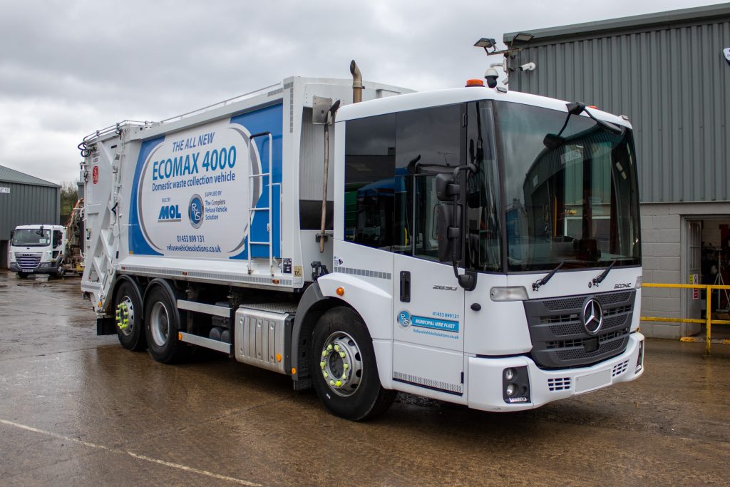 Front offside of a Mercedes Econic 2630L fitted with MOL Ecomax 4000 body and Terberg OmniDEL domestic lift
