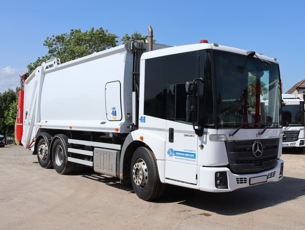 Front offside of a Mercedes Econic 2630L with Dennis OL21W body and Beta 2 trade lift