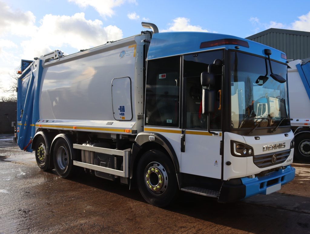 Front offside of a Dennis Elite+ with Olympus OL16N body and Terberg OmniDEL lift