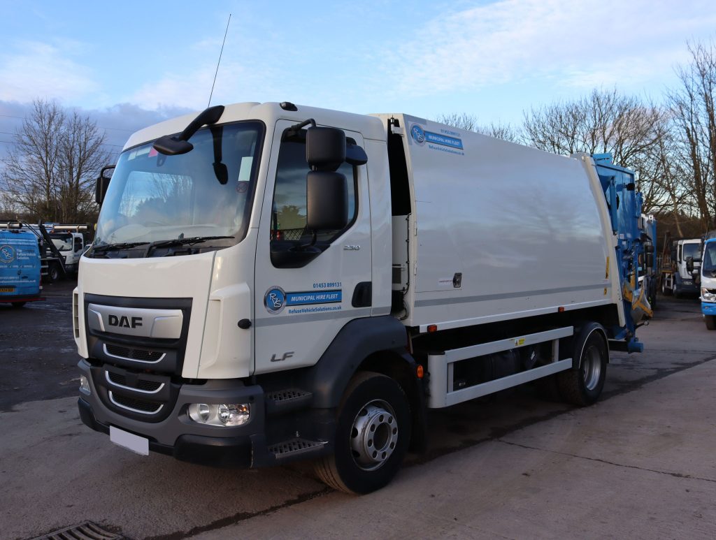 Front nearside of a DAF LF 260 fitted with NTM K-Maxi Trade body