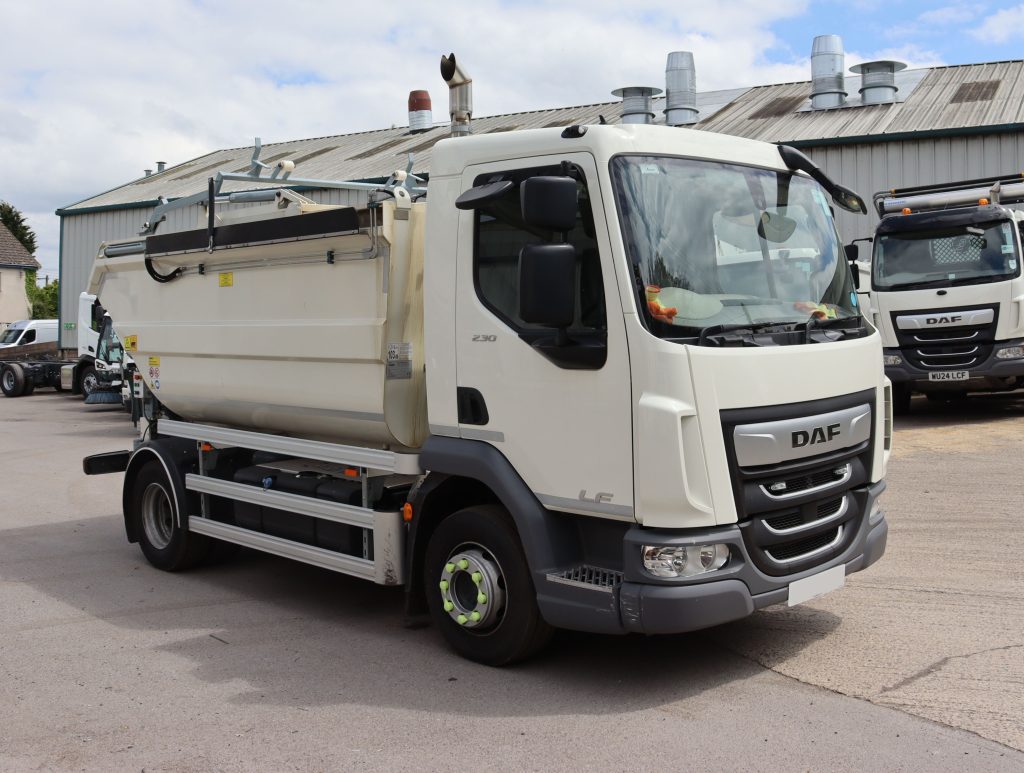 Front offside of a DAF LF 230 fitted with Farid MK1-7 body