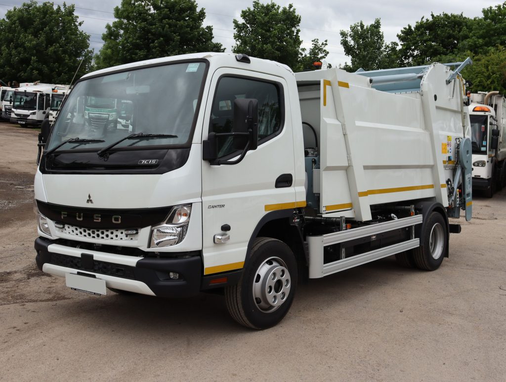 Front nearside of a Mitsubishi Fuso Canter fitted with Farid Minimatic 8 Food Waste body