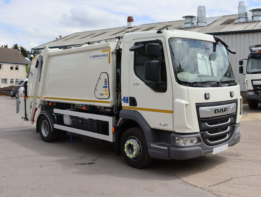 Front offside of a DAF LF fitted with Dennis Olympus Mini OL8 body and Trade Integral lift