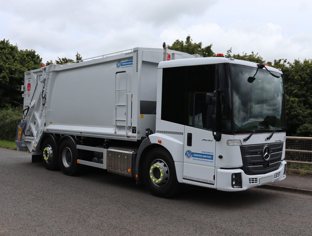Front offside of an RVS Hire Mercedes fitted with MOL Pusher 4000 body and CB011 Trade lift