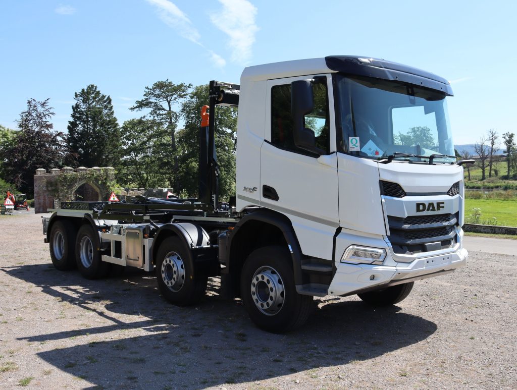 Front offside of an RVS Hire DAF fitted with AJK HL22 Hook Loader