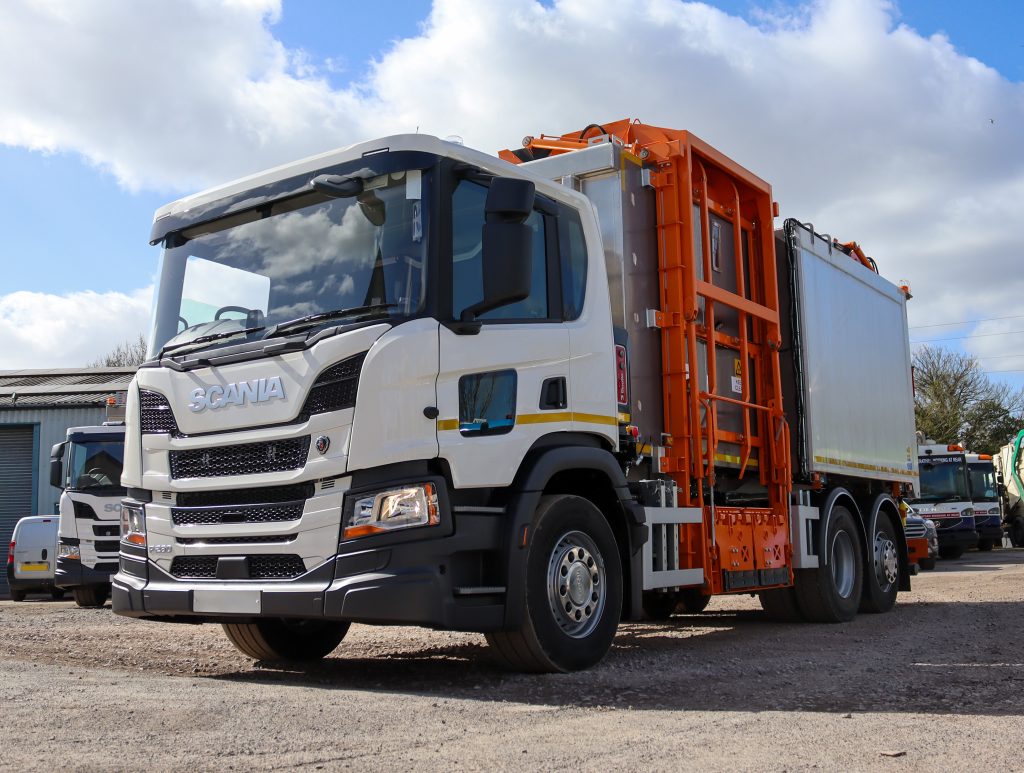 Front nearside of a Scania P280 fitted with Terberg Aluminium Body Toploader