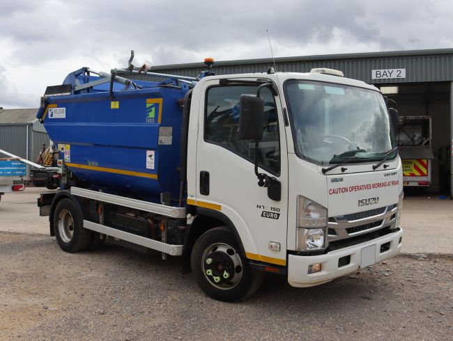 Front offside of an Isuzu N75 fitted with Hillend/Farid Micro L Food Waste body