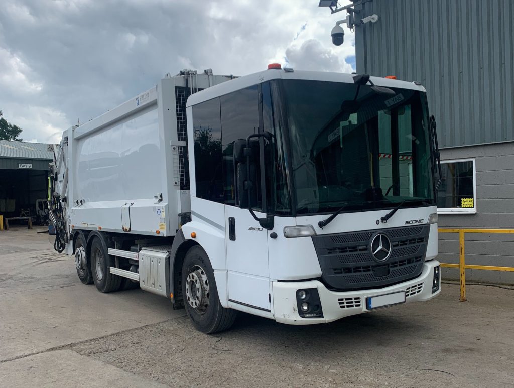 Front offside of a Mercedes Econic 2630L fitted with Hillend Pwerlink body and Hillend UTL Trade lift